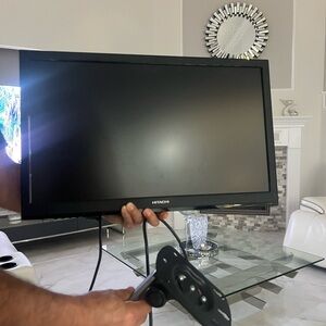 HD Hitachi 23-Inch TV + Wall Mount